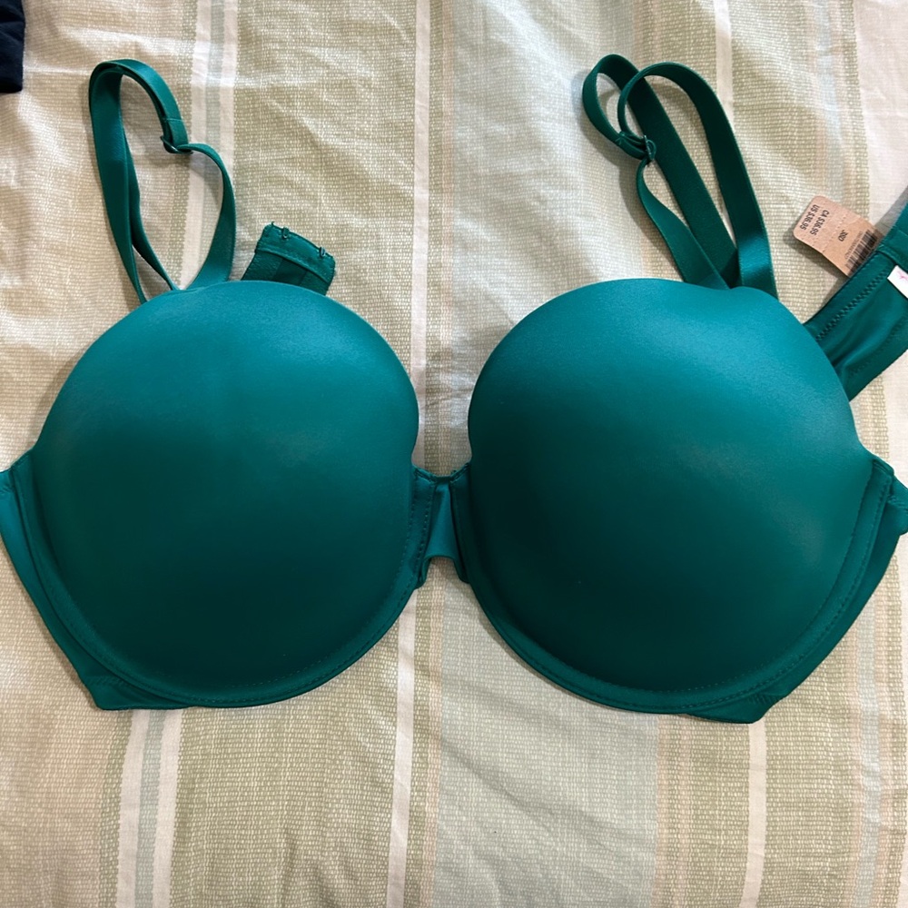 Victoria’s Secret pink 38D bra where everywhere T-shirt lightly lined